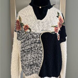 Vintage Floral V-Neck Sweater - Black and White